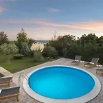 بيت للعطل Lovely In With Private Swimming Pool, Be Inside Or Outside *