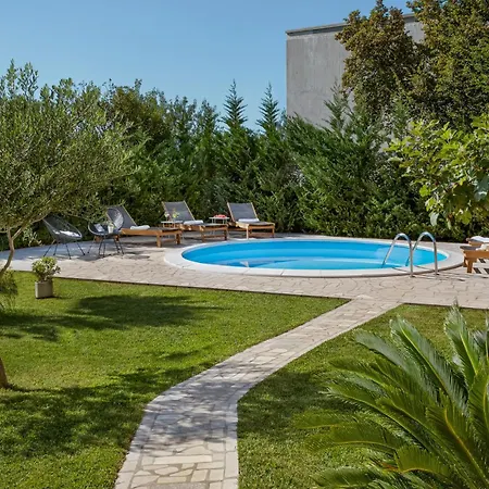 In With Outdoor Swimming Pool Semesterbostad *