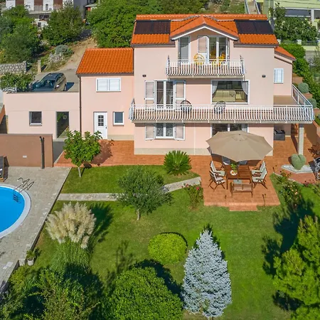 Feriehus Lovely In With Private Swimming Pool, Be Inside Or Outside Jadranovo