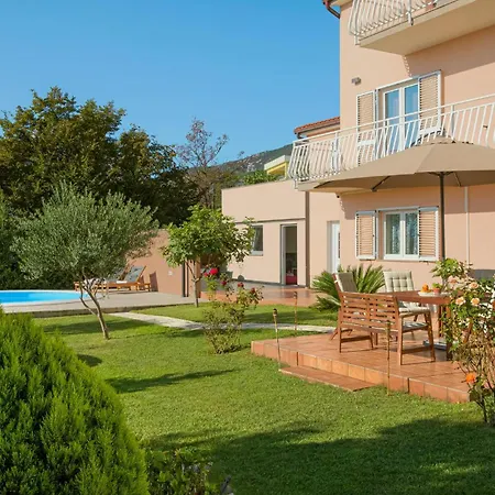 Lovely In With Private Swimming Pool, Be Inside Or Outside