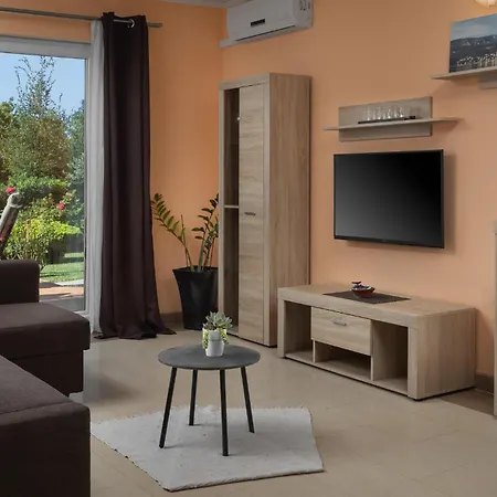 Lovely In With Private Swimming Pool, Be Inside Or Outside Feriehus Jadranovo