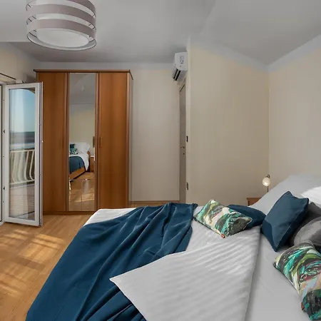 Lovely In With Private Swimming Pool, Be Inside Or Outside Feriehus