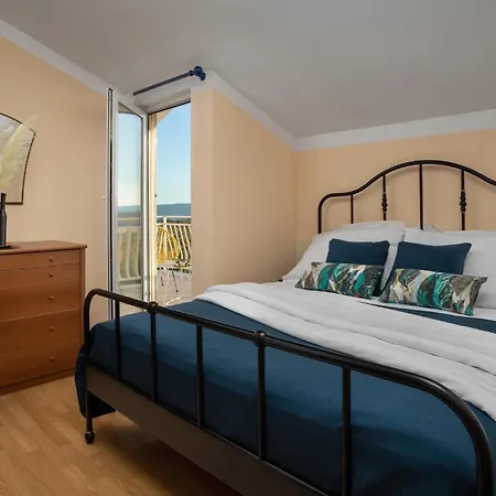 Feriehus Lovely In With Private Swimming Pool, Be Inside Or Outside