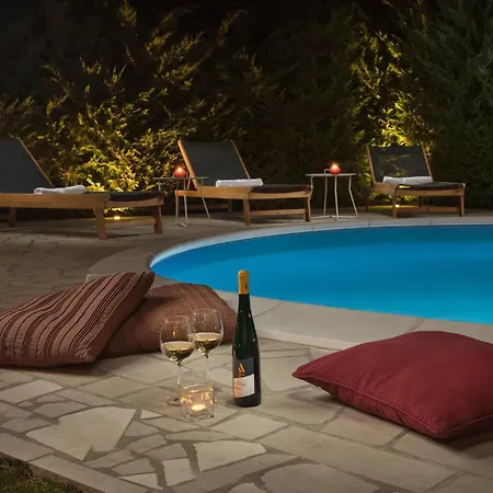 Lovely In With Private Swimming Pool, Be Inside Or Outside *
