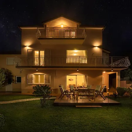Feriehus Lovely In With Private Swimming Pool, Be Inside Or Outside *