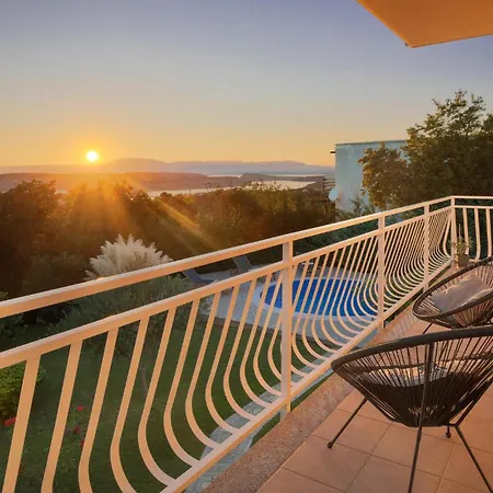 Lovely In With Private Swimming Pool, Be Inside Or Outside