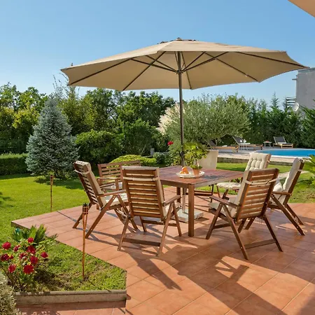 In With Outdoor Swimming Pool Σπίτι διακοπών